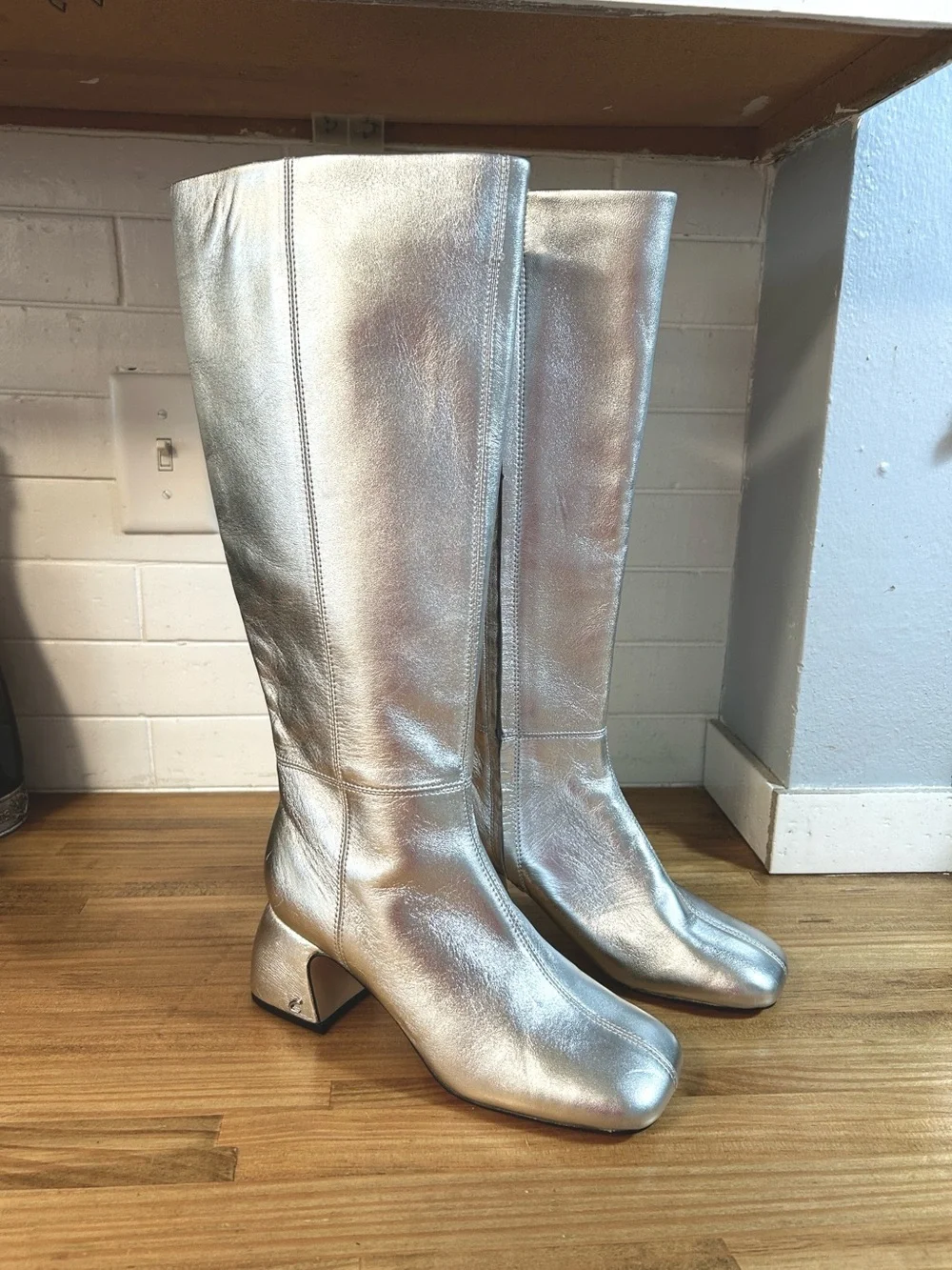 Circus by Sam Edelman shine these
